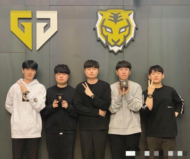 力和场上灵 力和场上灵