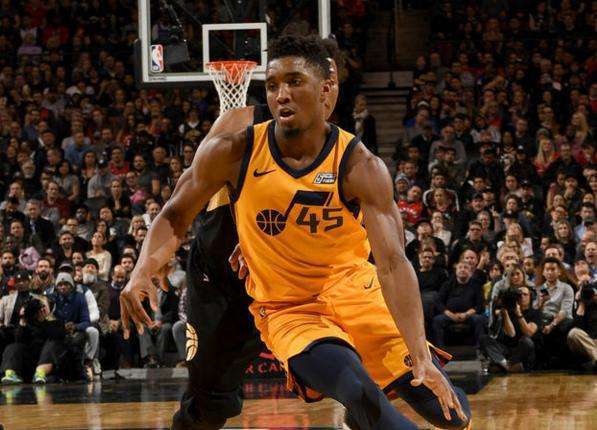 球队对他感 球队对他感