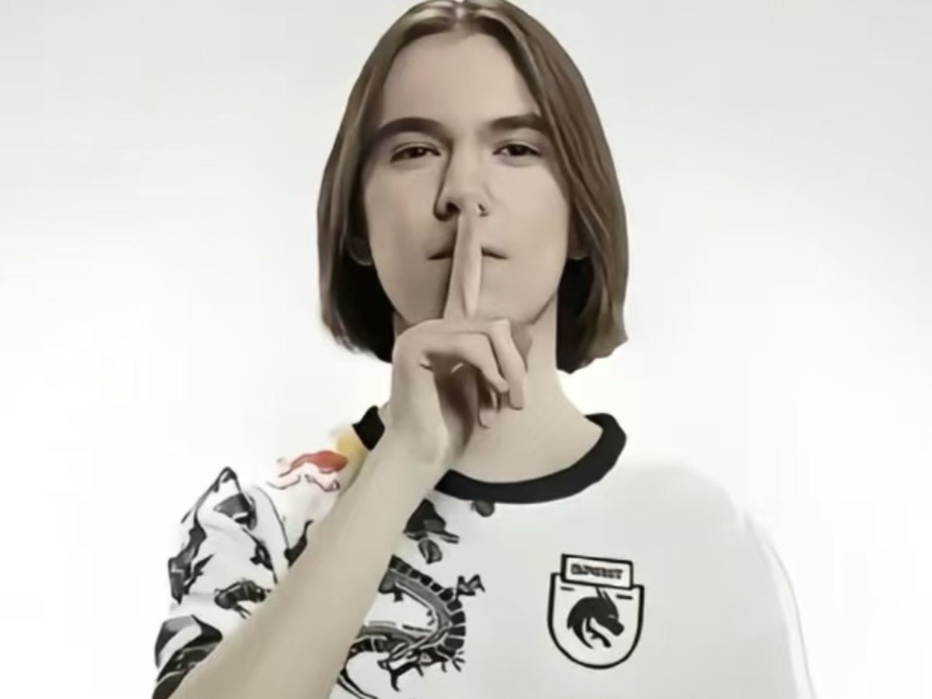 牵制
